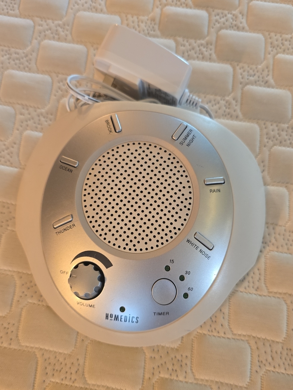 Homedics Round White / Silver Portable Sound machine
